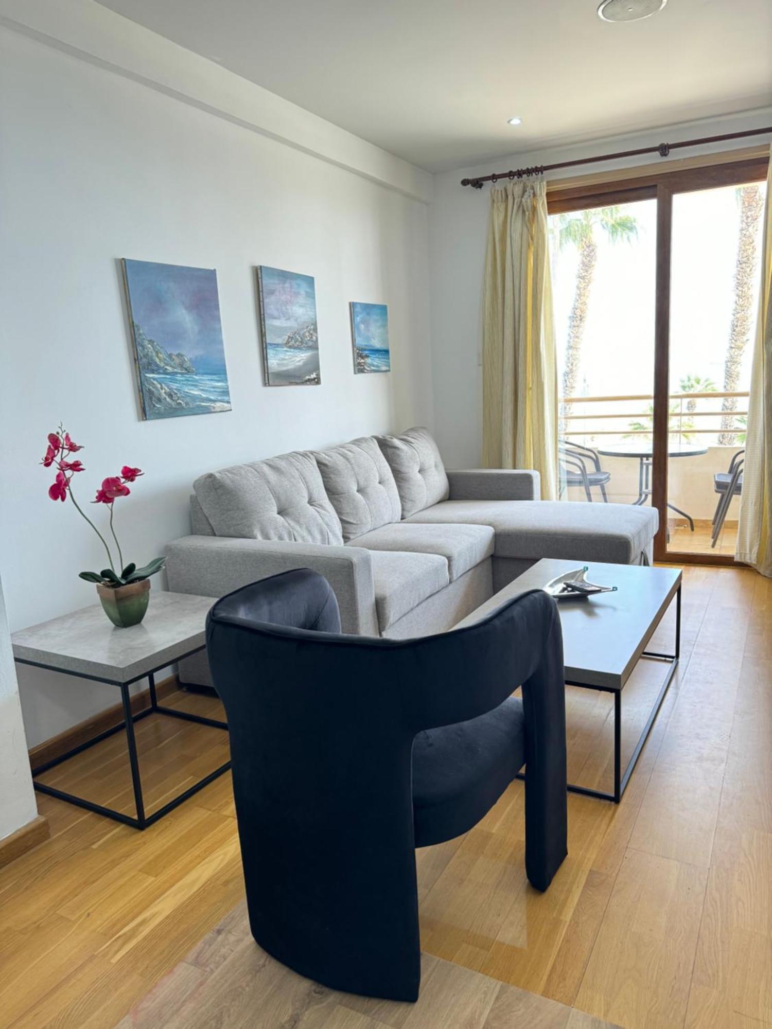 Ithaki Phinikoudes Apartment No. 102 Larnaca Bagian luar foto