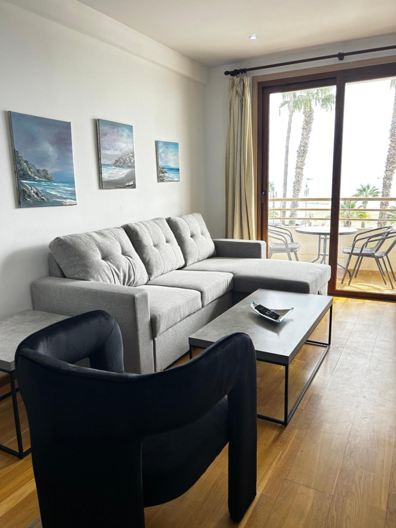 Ithaki Phinikoudes Apartment No. 102 Larnaca Bagian luar foto
