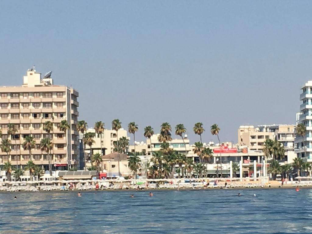 Ithaki Phinikoudes Apartment No. 102 Larnaca Bagian luar foto