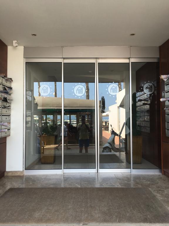 Ithaki Phinikoudes Apartment No. 102 Larnaca Bagian luar foto